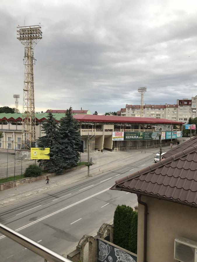 Дворівневі Апартаменти Antique Ternopil Exterior foto